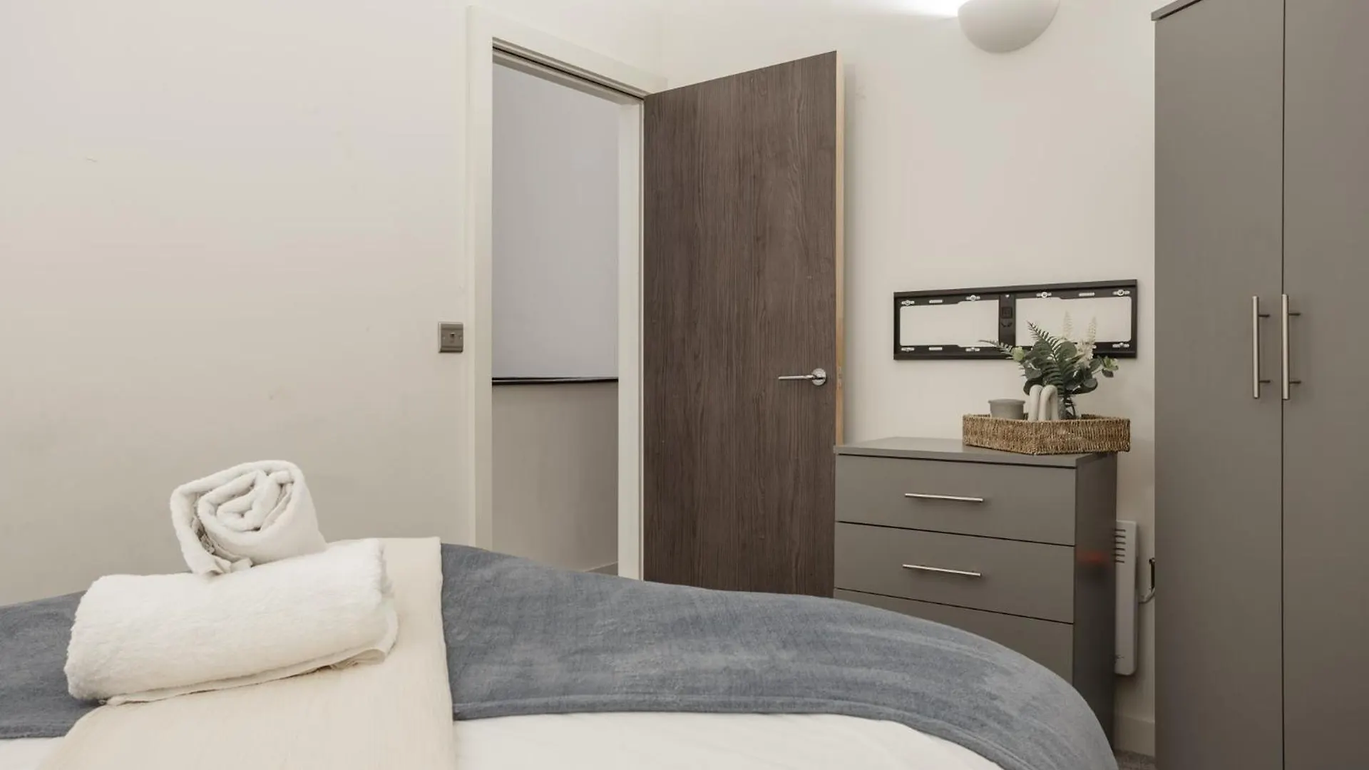 דירות בראדפורד Exclusive Penthouse- 85 Inch Huge Tv 0*,